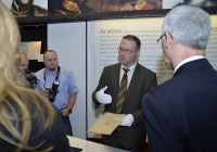 Egy német gyártmányú földgömb és Luther végrendelete: dokumentum-bemutató az MNL Országos Levéltárában