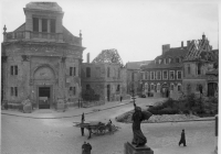 A Bécsi kapu téri templom és iskola romos állapotban 1945-ben
