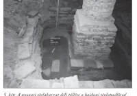 A nyugati téglakarzat déli pillére a hajdani téglapadlóval