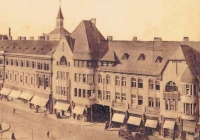 A Luther-palota egy régi képeslapon az eredeti tetőzetével