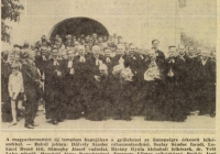 Magyarkeresztúri Evangélikus Templom - kapujában a gyülekezet az ünnepségre érkezett lelkészekkel Magyarkeresztúri Evangélikus Templom - kapujában a gyülekezet az ünnepségre érkezett lelkészekkel