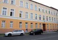 Az épület homlokzata a felújítás után
