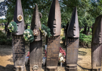 Szatmárcsekei kopjafás-csónakos fejfás református temető