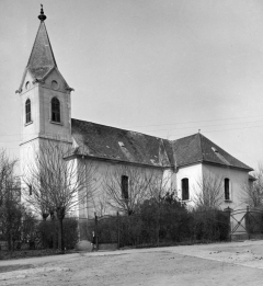 Cinkotai evangélikus templom fotója 1954-ből, a műemléki helyreállítás előttről