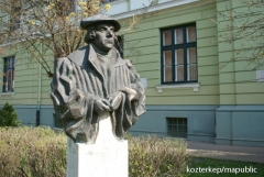 Békéscsaba Luther Márton mellszobra